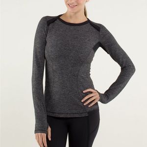 Lululemon Base Runner Long Sleeve Mini Check Black and Grey Pattern size XS